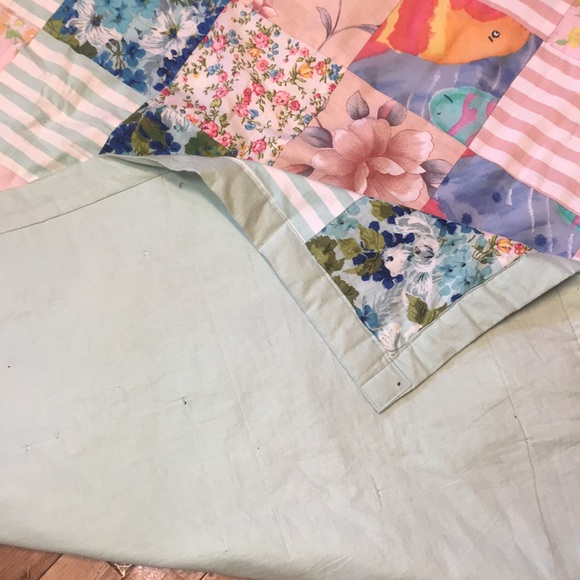 Vintage hand tied quilt - Picture 4 of 6